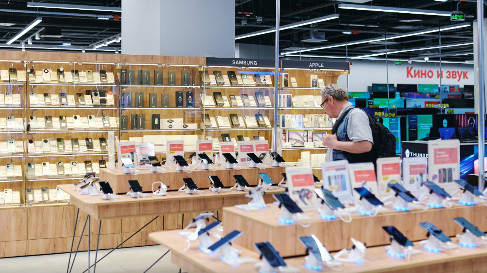 Фото новости: "Правительство на год продлило упрощенный ввоз электроники в Россию"