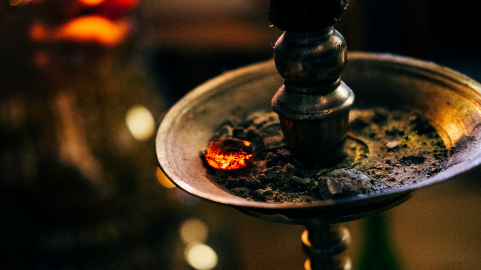 Фото новости: "Бизнес предложил ввести лицензирование для кальянных"