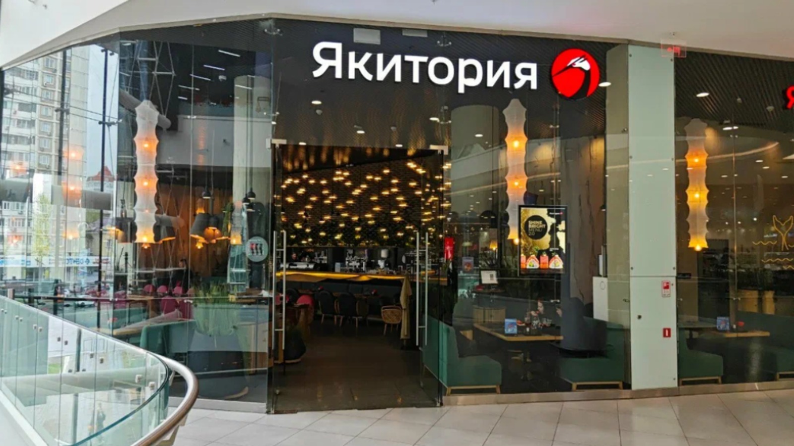 Фото новости: "«Известия»: сети общепита начали массово закрывать заведения"