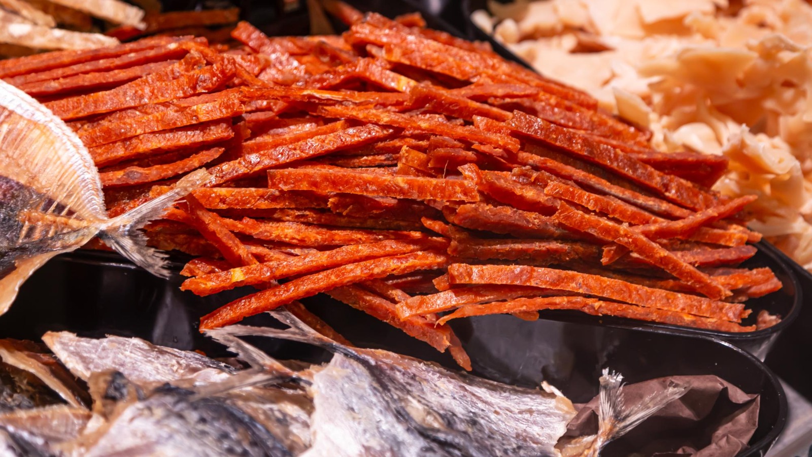 Фото новости: "В России упали продажи сушеных рыбных закусок и чипсов"