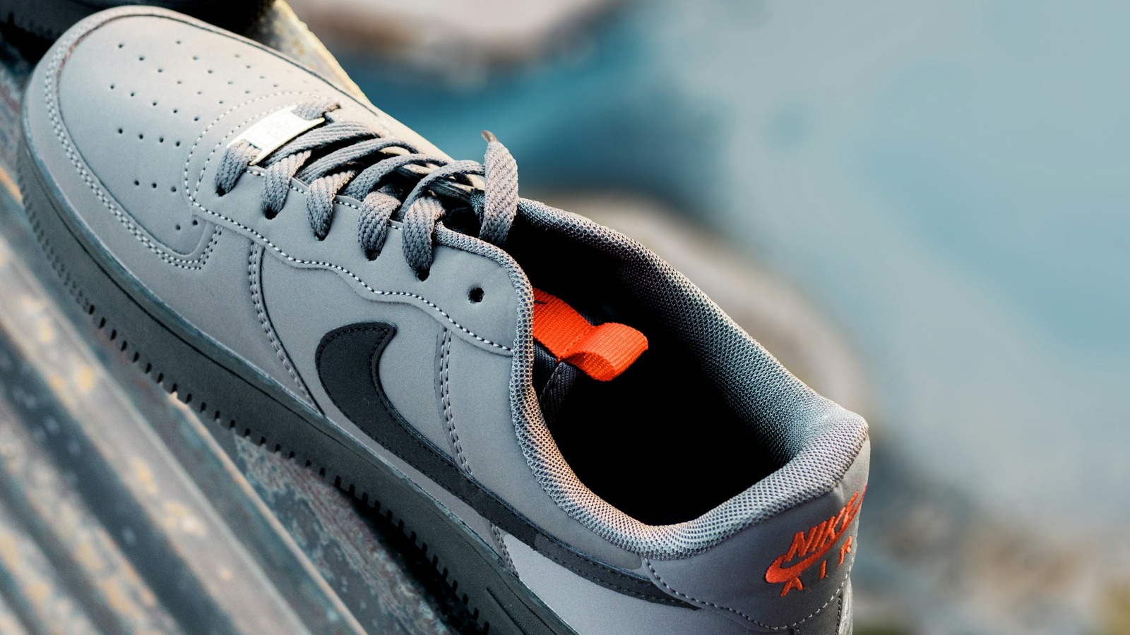 Фото новости: "Poizon: Nike, Balenciaga и Labubu вошли в число самых подделываемых брендов в России"