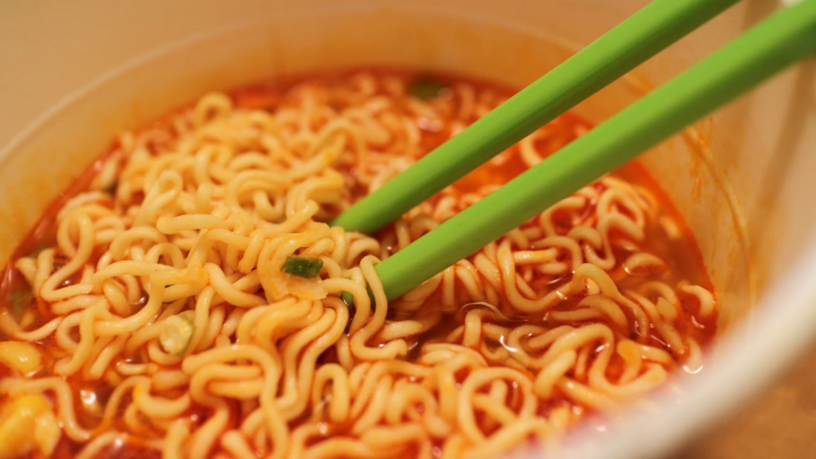 Фото новости: "Владелец водочного бренда «Пять озер» выпустит лапшу быстрого приготовления"