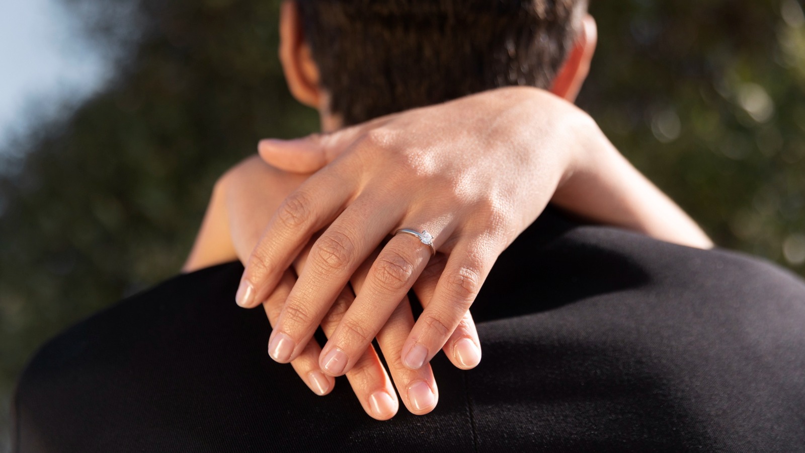 Фото новости: "В Минфине призвали покупать помолвочные кольца с натуральными бриллиантами"