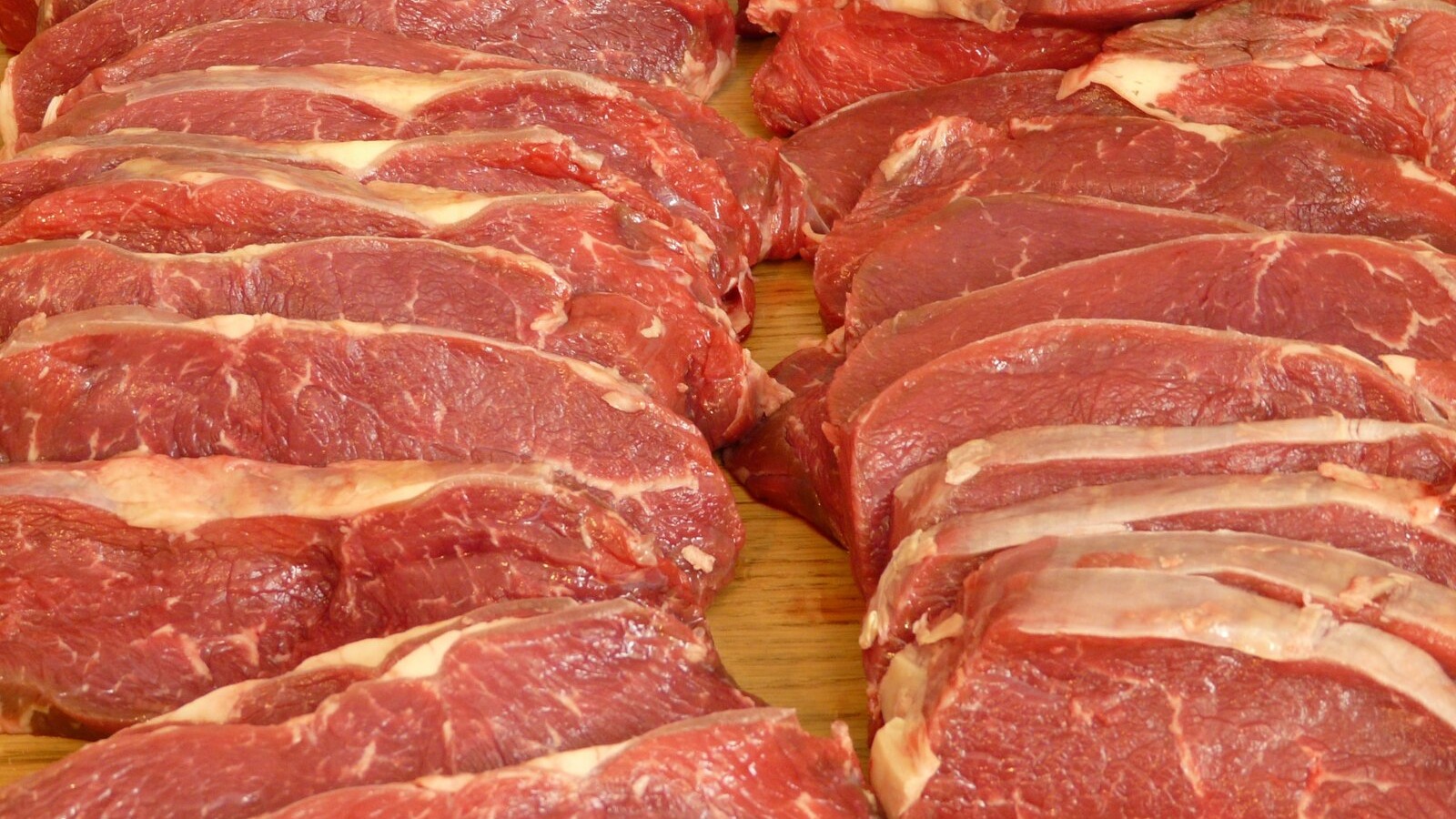 Фото новости: "Свинина в опте в России подешевела на 27% за год"
