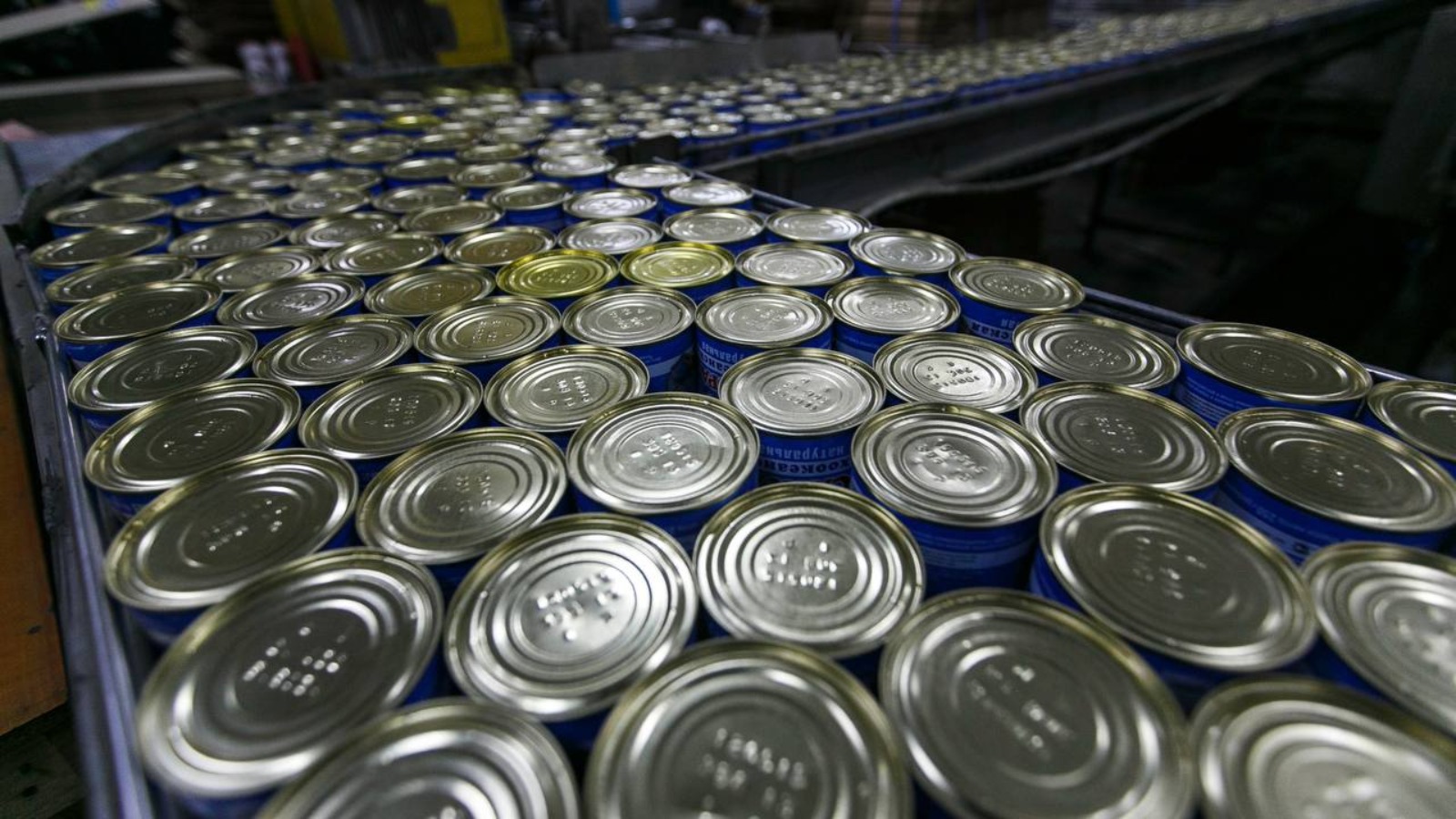 Фото новости: "В России снизился выпуск рыбных консервов и пресервов"