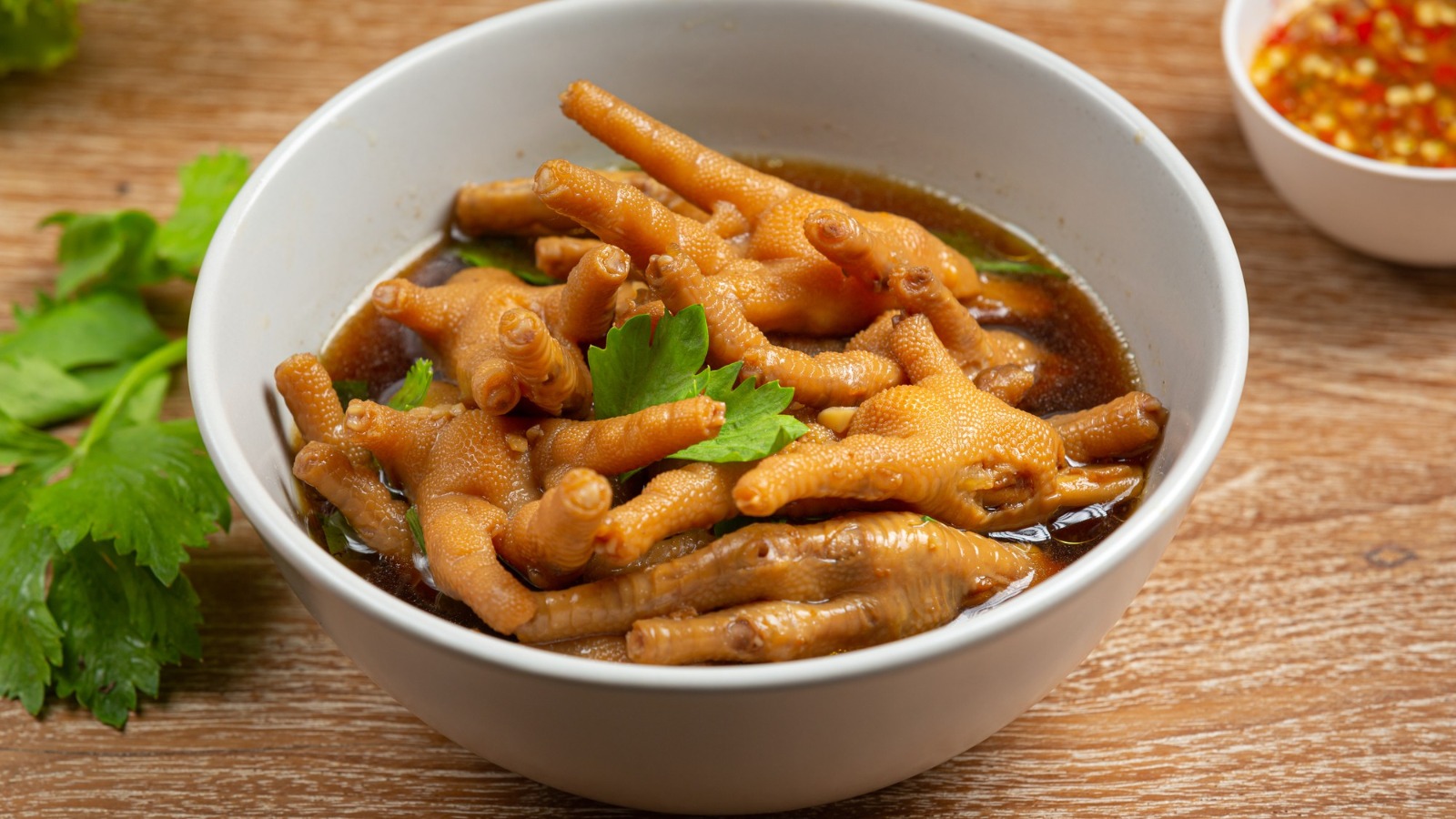 Фото новости: "Россия стала крупнейшим экспортером куриных лапок в Китай"