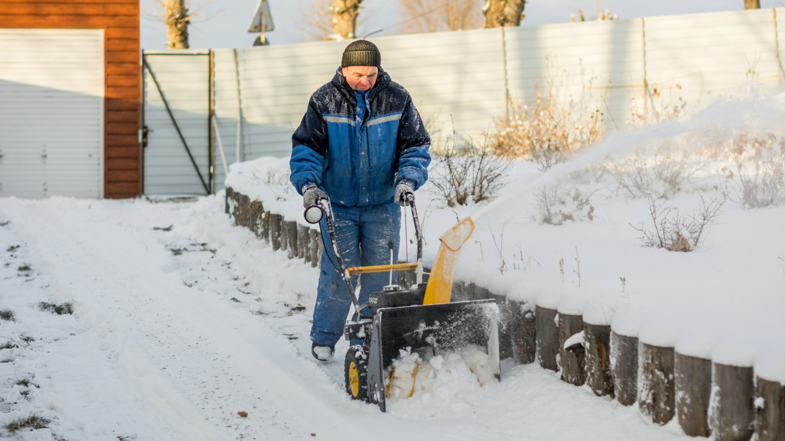 Фото новости: "«М.Видео»: в январе резко вырос спрос на обогреватели и снегоуборочную технику"