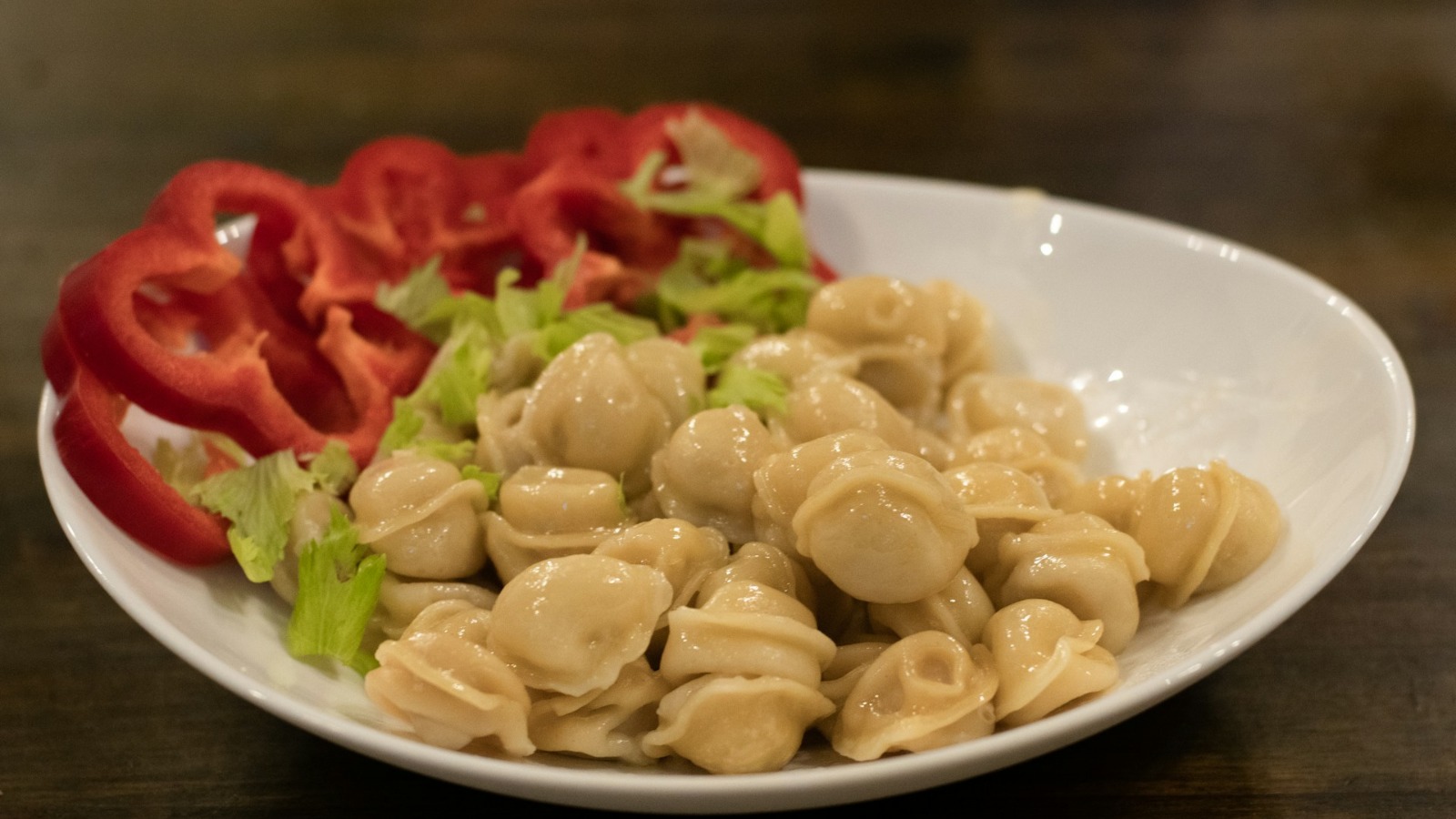 Фото новости: "Россияне стали меньше покупать пельмени"