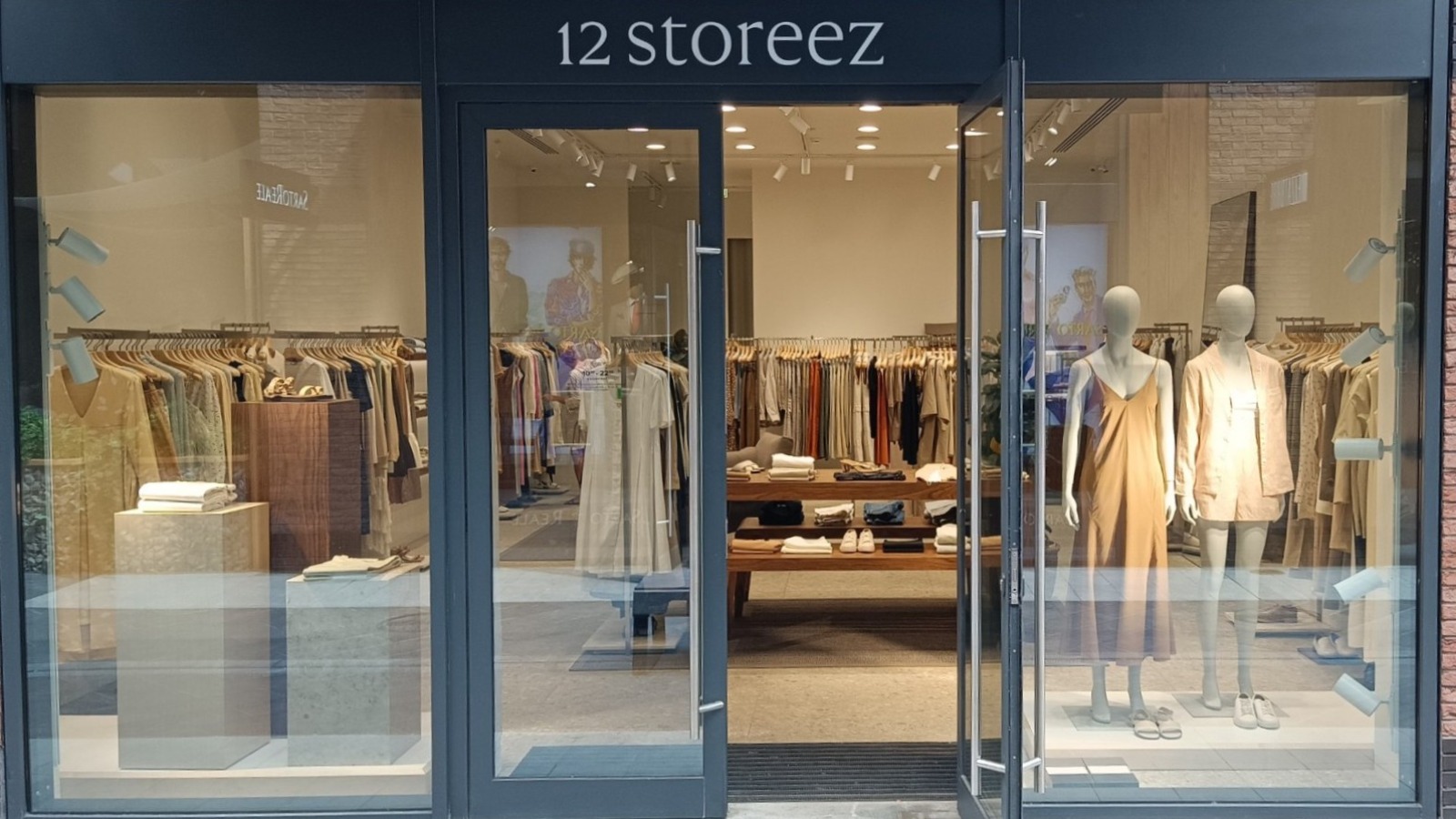 Фото новости: "Одежный ритейлер 12 Storeez впервые начал искать главного дизайнера"