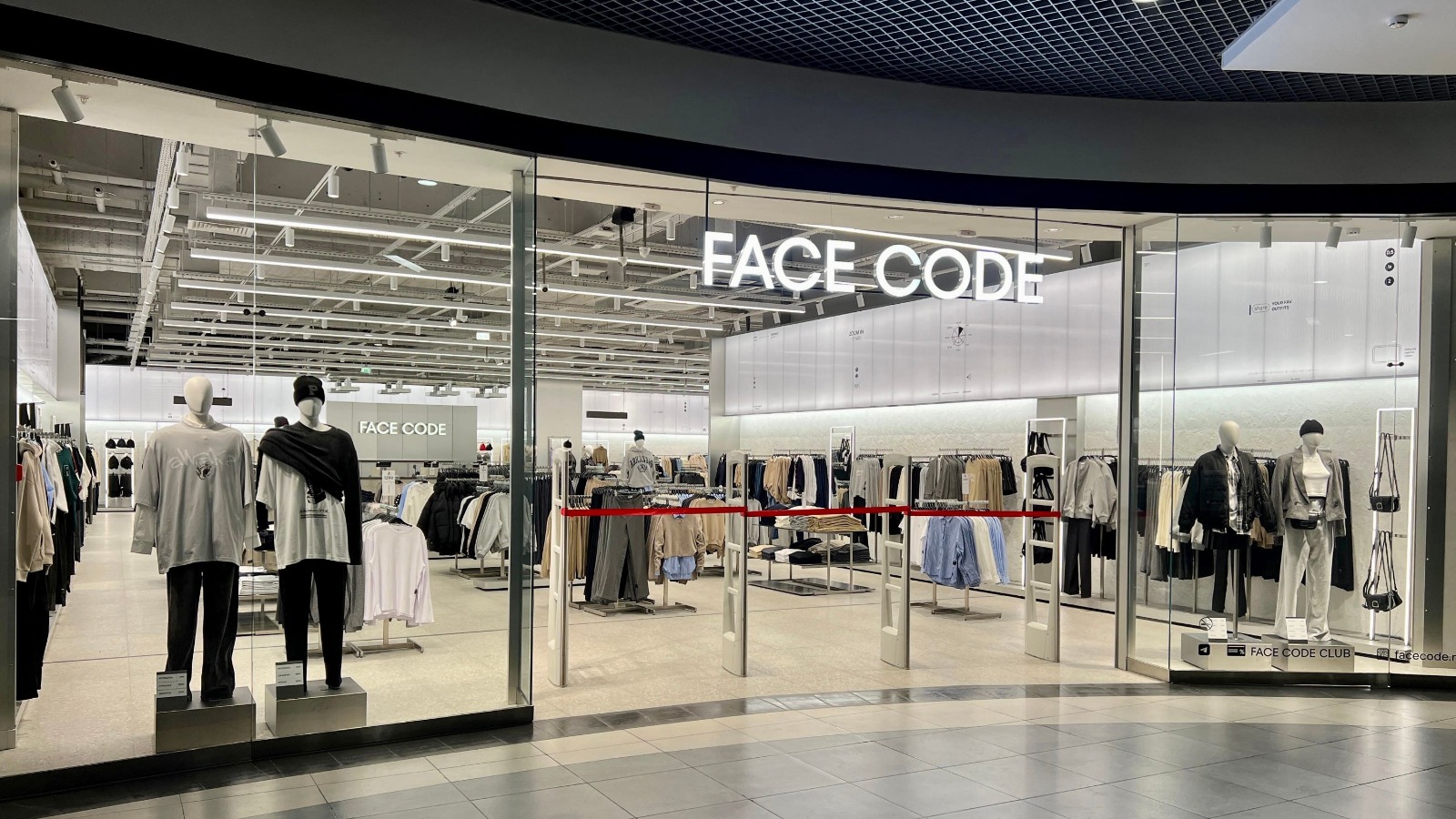 Фото новости: "Молодежный бренд одежды Face code закрыл все магазины"