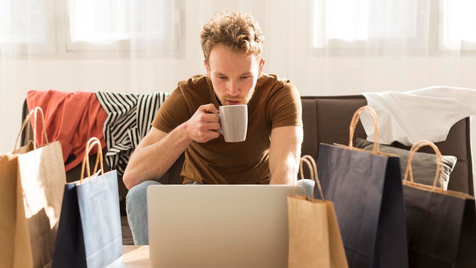 Фото новости: "Интернет-магазины смогут принимать заказы из чата с «Алисой» и поиска «Яндекса»"