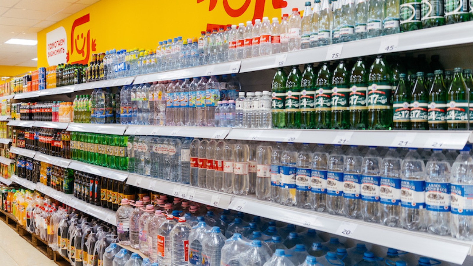 Фото новости: "В России упали розничные продажи бутилированной воды"
