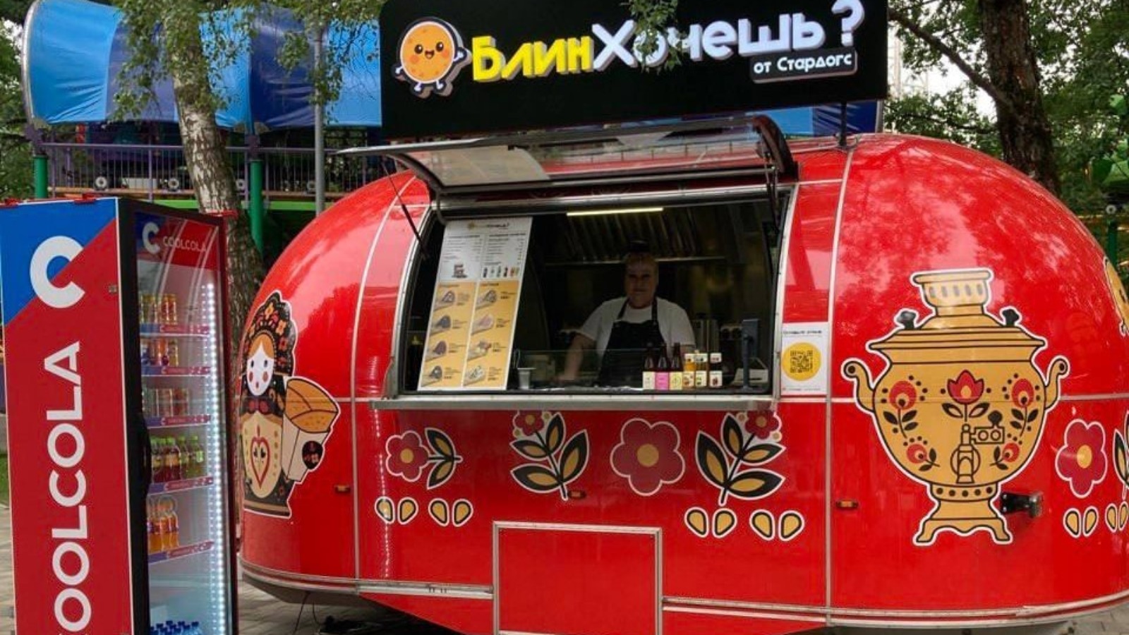 Фото новости: "Stardogs открыл первую мини-блинную «БлинХочешь?»"