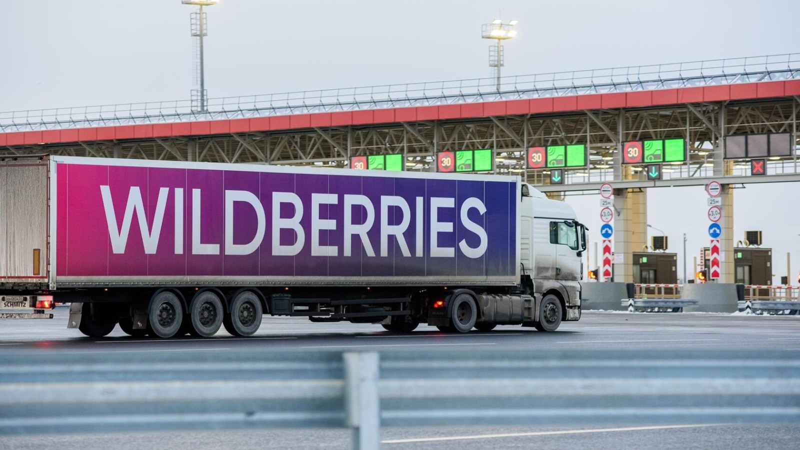 Фото новости: "Wildberries поднял тарифы на перевозку товаров со склада на склад"