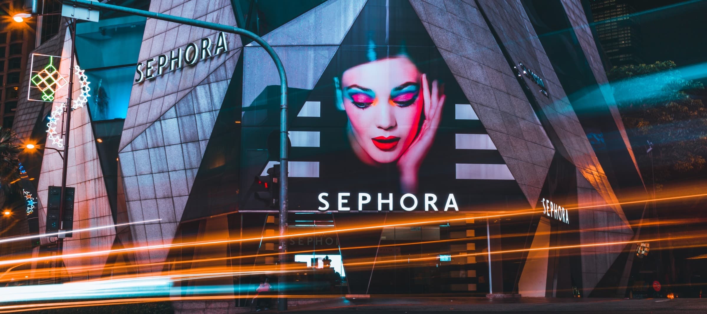 Фото новости: "Магазины Sephora открываются под старым названием «Иль де ботэ»"