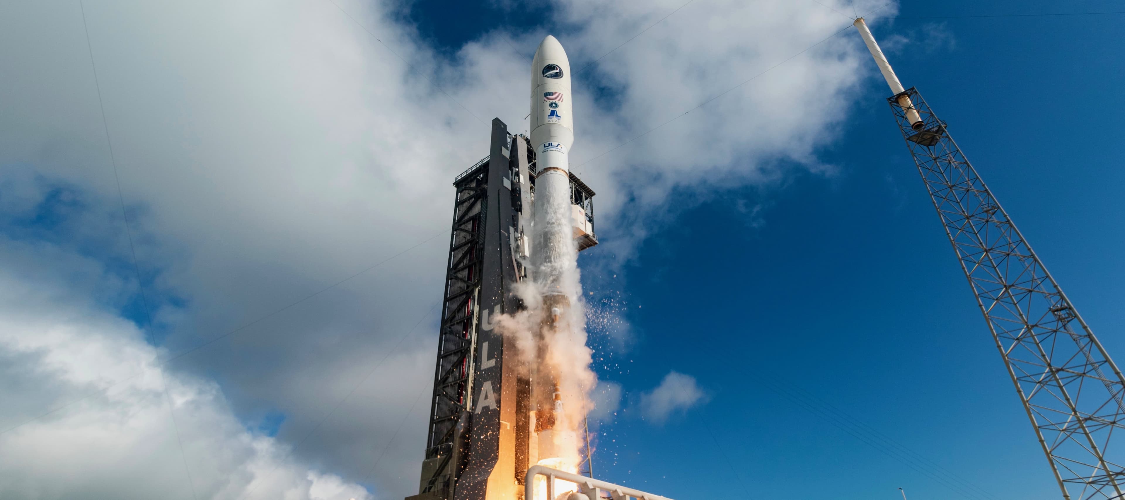 Фото новости: "Amazon перенесла космический запуск своих первых спутников связи на 2023 г."