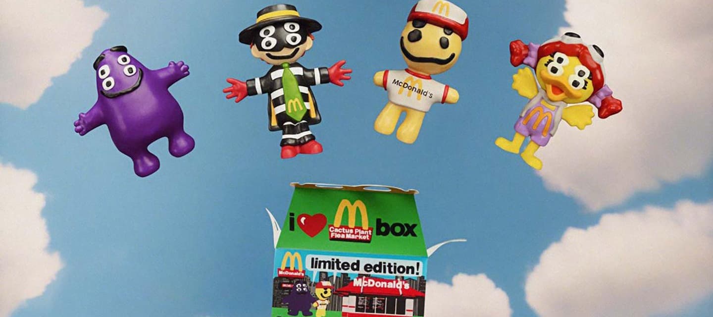 Фото новости: "У посетителей McDonald's вызвали ажиотаж «хэппи милы» для взрослых"