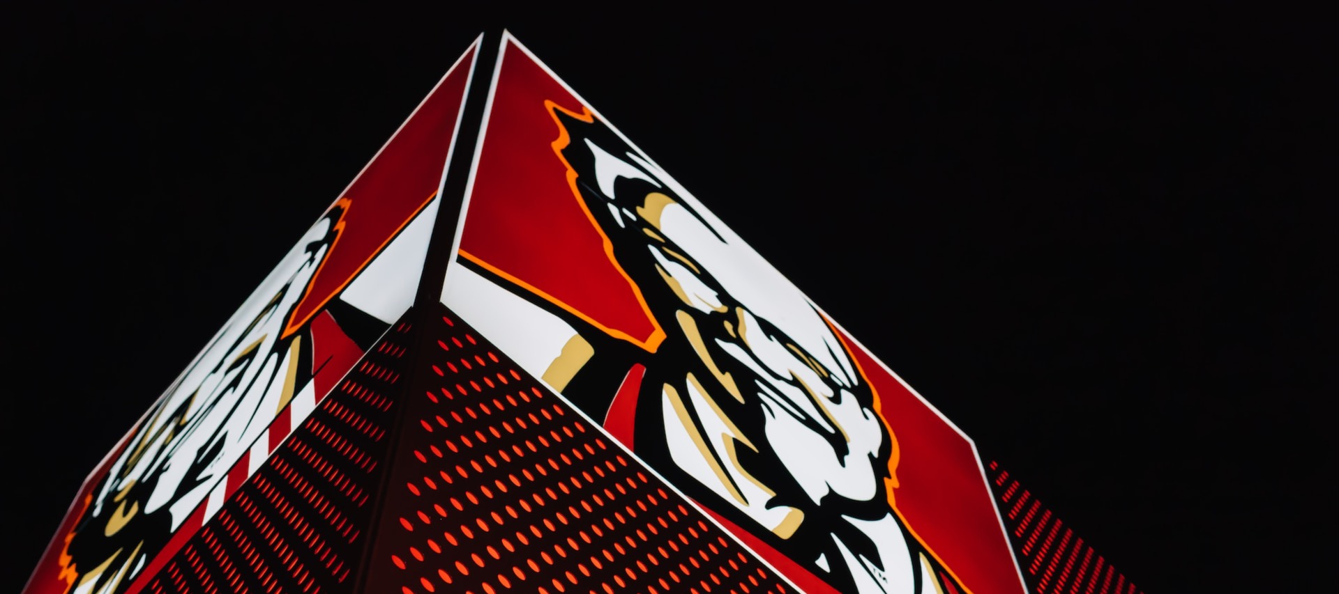 Фото новости: "KFC выпустила ром на основе секретной смеси трав и специй"