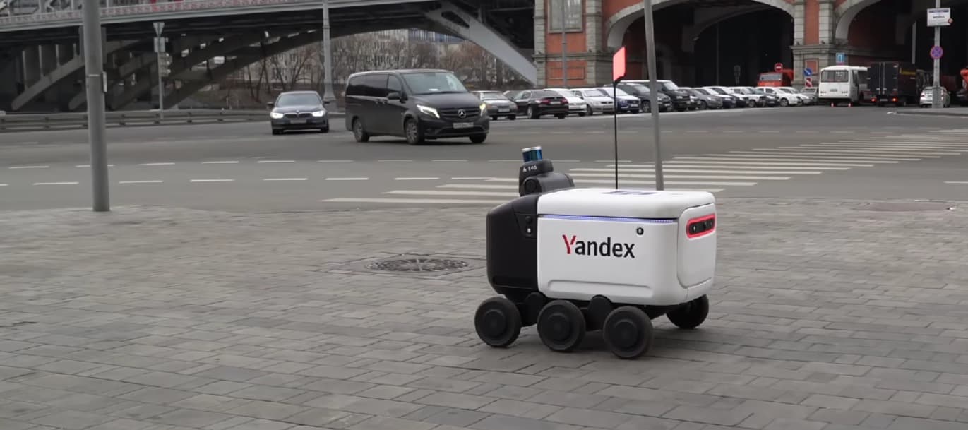 Фото новости: "«Почта России» прекратила доставлять посылки роботами «Яндекса»"
