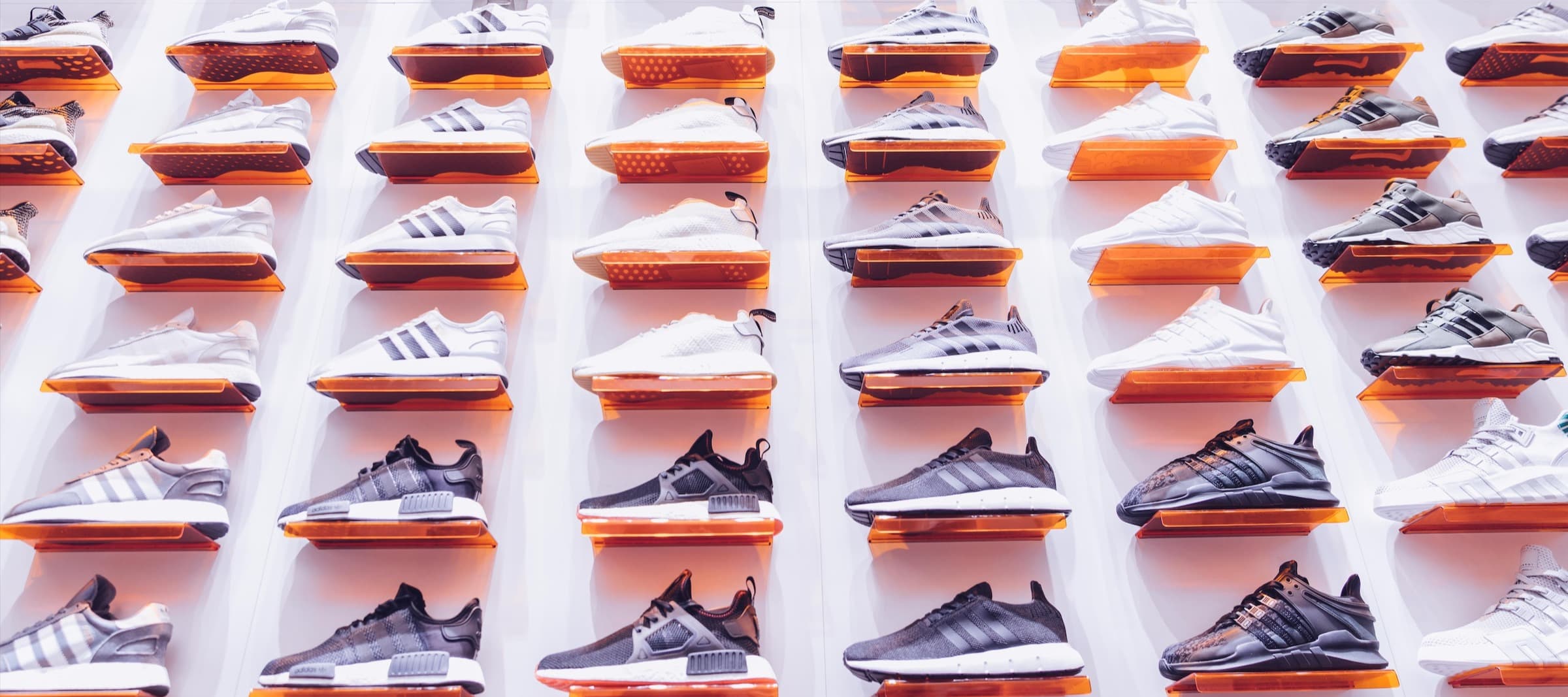 Фото новости: "Дистрибутор Lestate откроет сеть магазинов с товарами Adidas и Reebok"