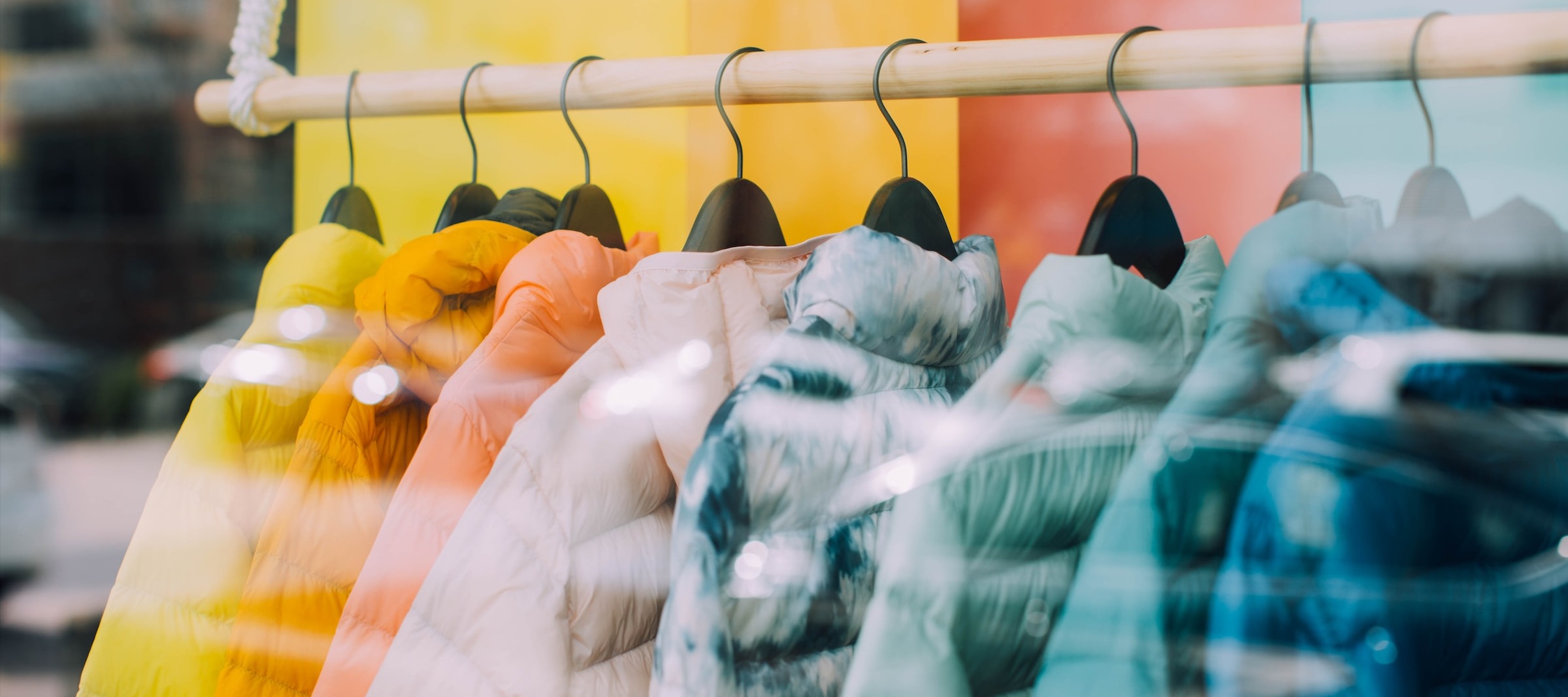 Фото новости: "«Яков и партнеры»: российский рынок одежды может сократиться на 15% к 2028 г."