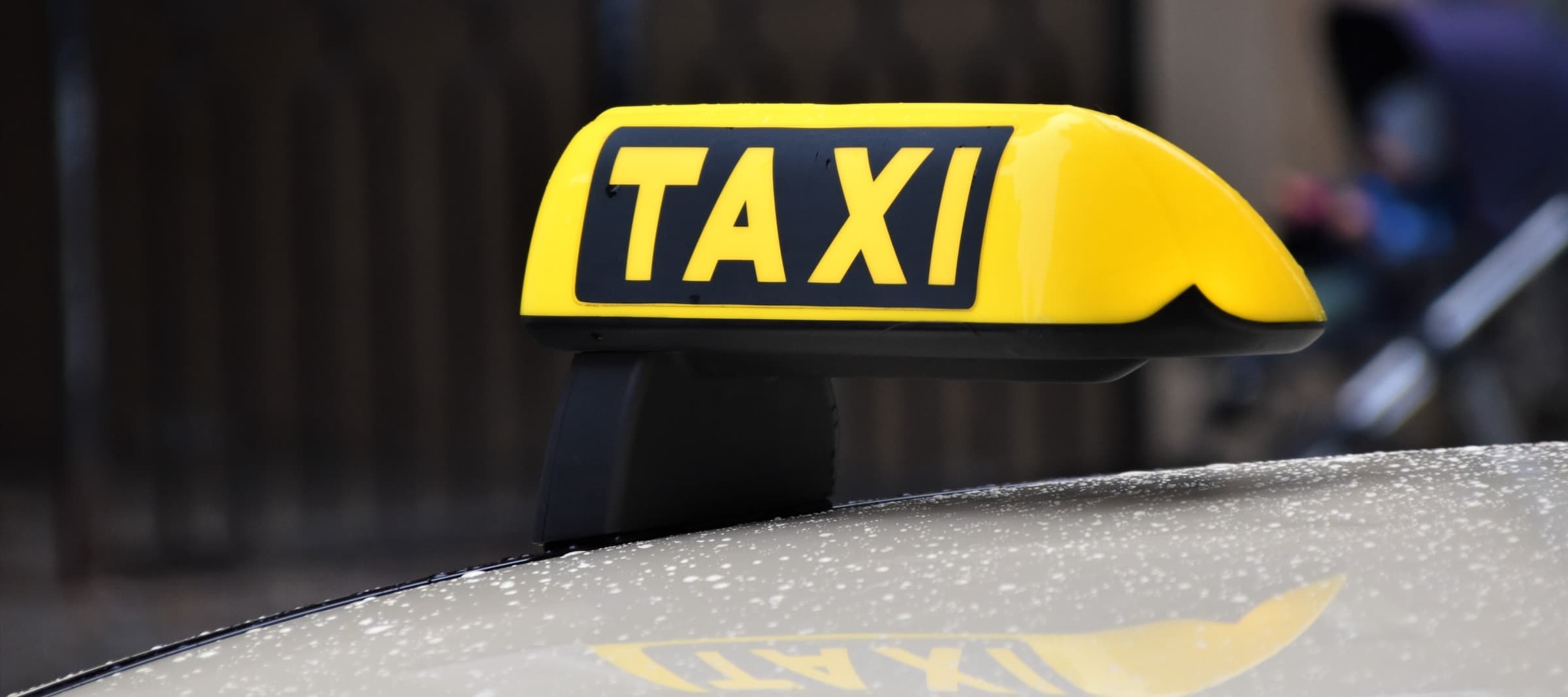 Фото новости: "Совет Федерации предложил контролировать цены на машины для такси"