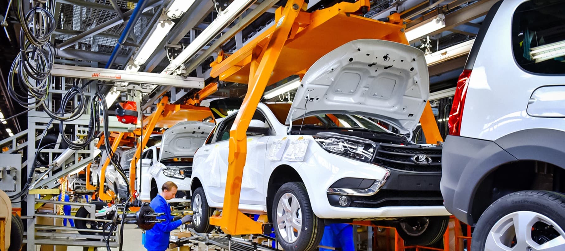 Фото новости: "В России остановилась почти половина мощностей по выпуску легковых автомобилей"