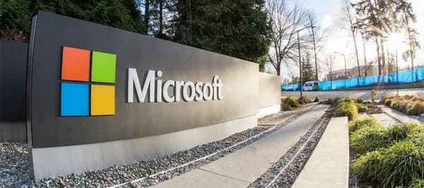 Фото новости: "Microsoft останавливает работу в России"