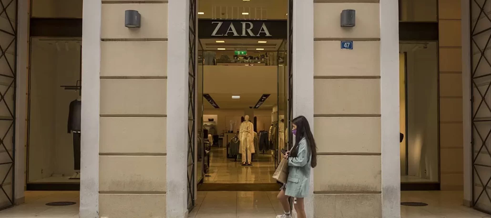 Фото новости: "Владелец Zara временно прекращает работу в России"