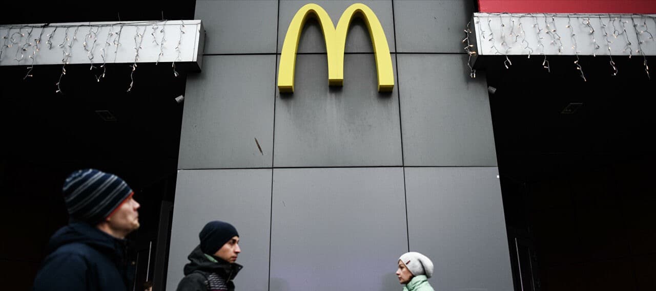 Фото новости: "Собянин: отечественные сети за год смогут заменить McDonald's в Москве"