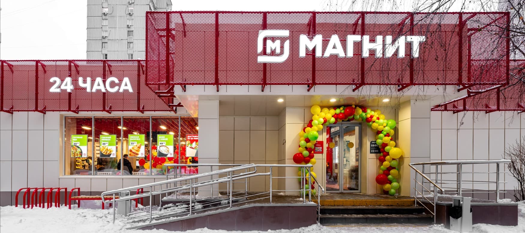Фото новости: "«Магнит» открыл первый пункт выдачи «Магнит Маркета» в своем магазине"