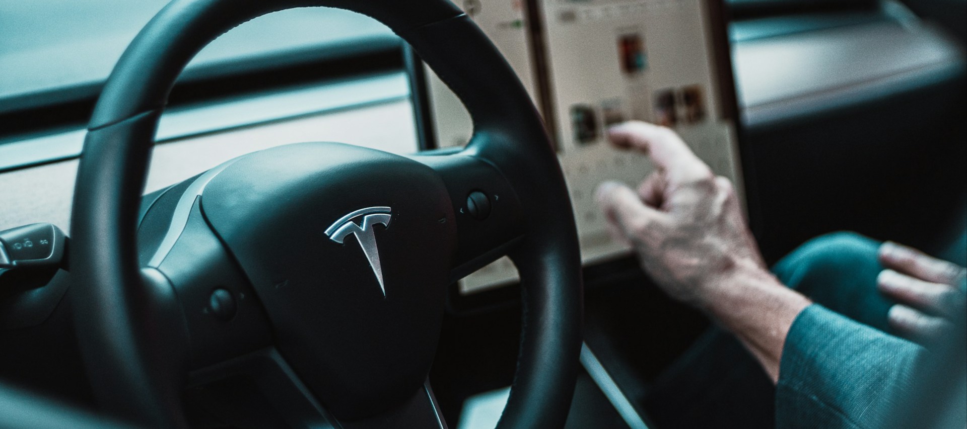 Фото новости: "Tesla отзовет почти все электромобили в США из-за проблем со шрифтами"