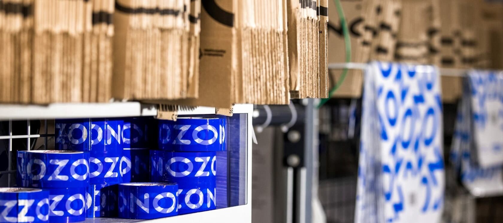 Фото новости: "Ozon ввел льготную логистику для новых продавцов одежды, обуви и аксессуаров"