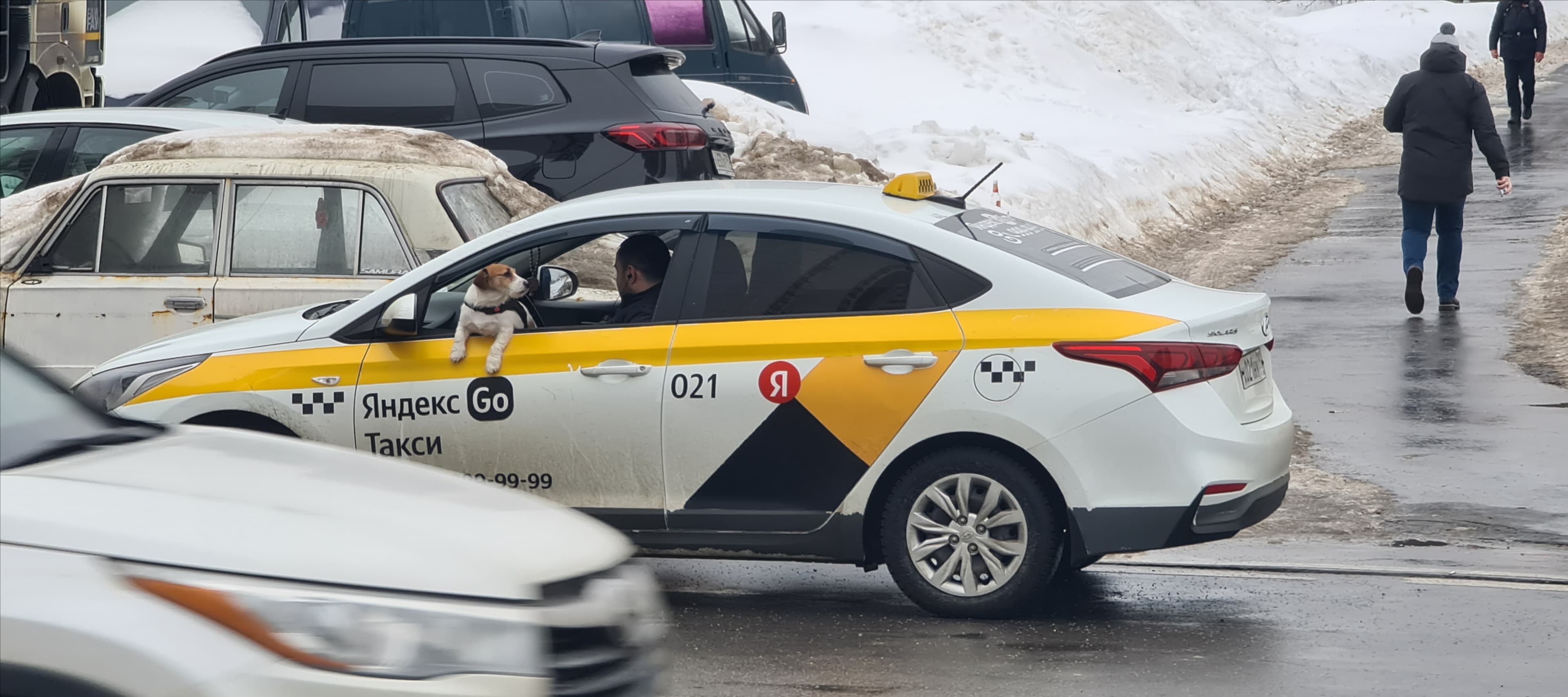 Фото новости: "«Яндекс.Такси» снизит комиссию для водителей во время пикового спроса"