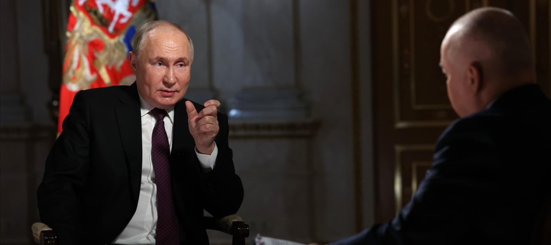 Фото новости: "Путин спрогнозировал сохранение дефицита кадров в ближайшие годы"