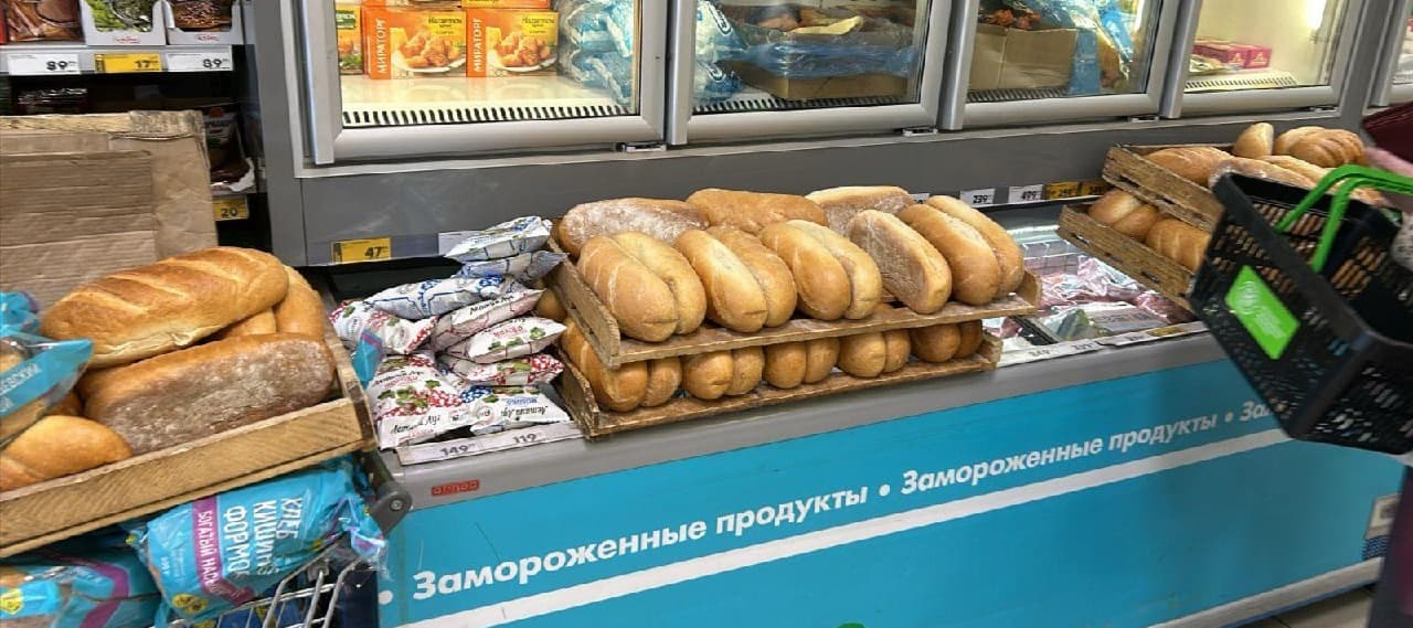 Фото новости: "Российские ритейлеры увеличили поставки воды и хлеба в магазины в Оренбургской области"