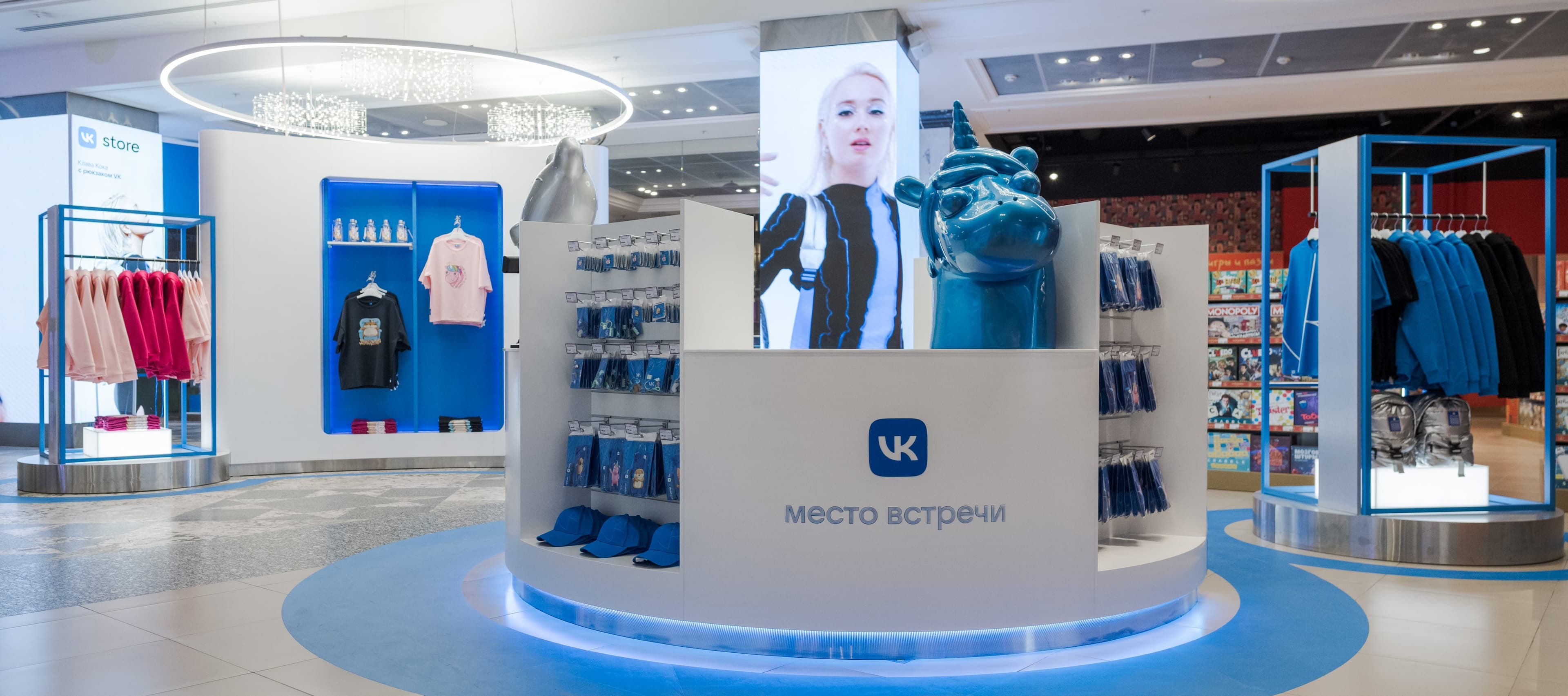 Фото новости: "VK Store открыл первый магазин в Москве"
