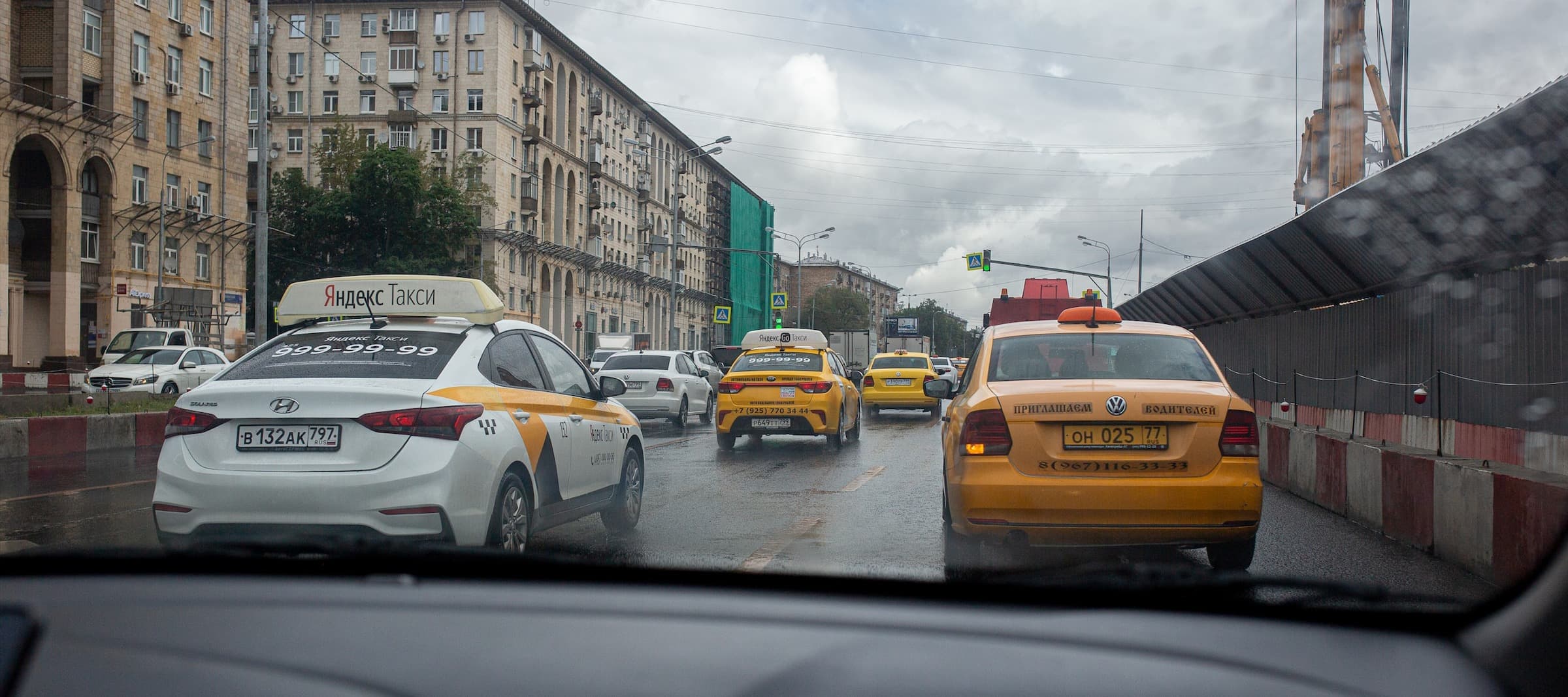 Фото новости: "Участники рынка такси предупредили о дефиците перевозчиков с 1 сентября"