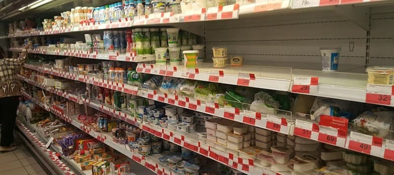 Фото новости: "Россияне стали меньше смотреть на бренд и внешний вид продуктов"