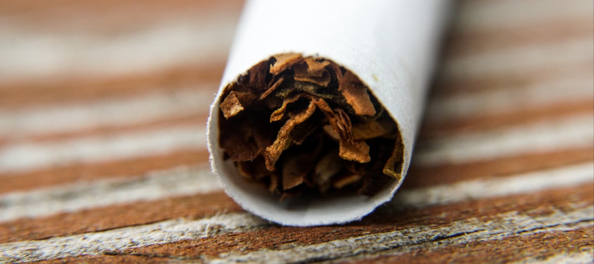 Фото новости: "Почти каждая десятая пачка сигарет в России продается нелегально"