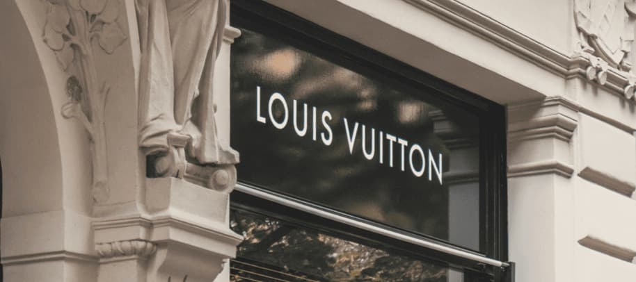Фото новости: "Владелец Louis Vuitton и Hennessy понизит температуру в магазинах и откажется от ночного освещения"