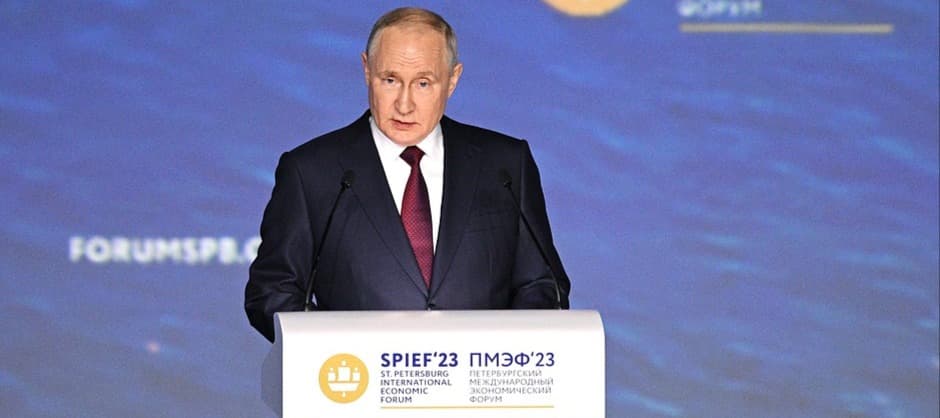 Фото новости: "Владимир Путин поручил кабмину поддержать рынок электронной торговли"