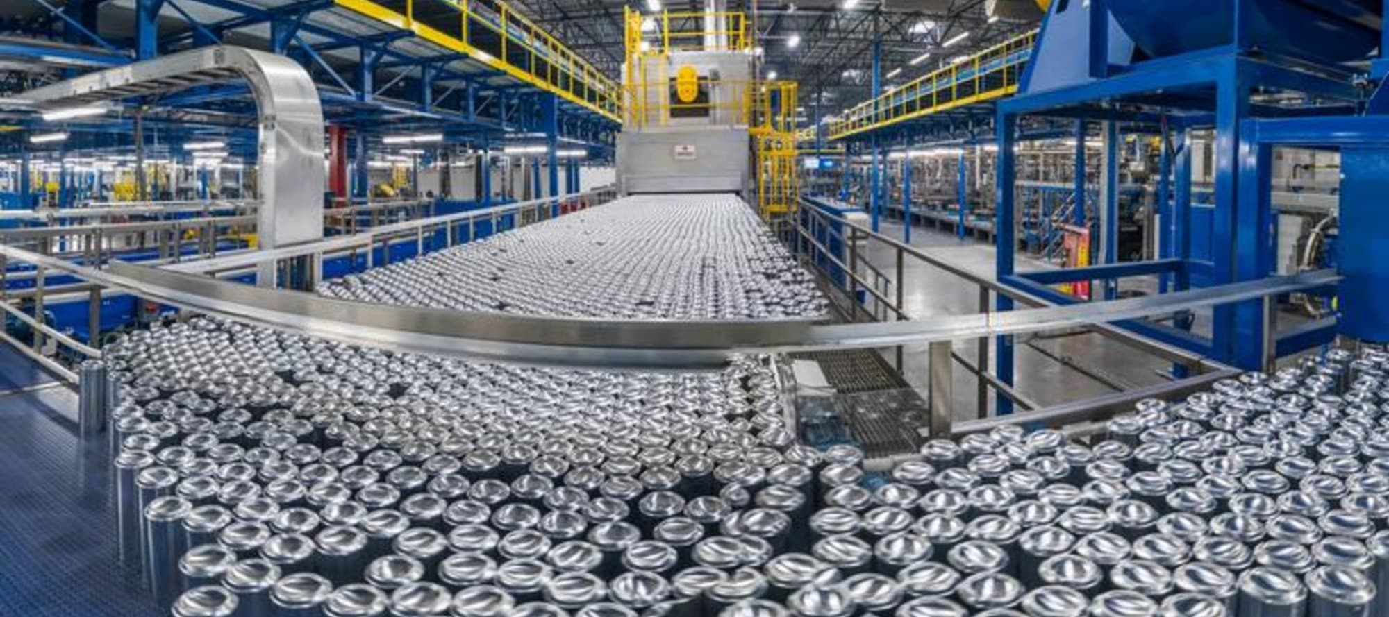 Фото новости: "Американский производитель алюминиевых банок Ball избавился от российских активов"