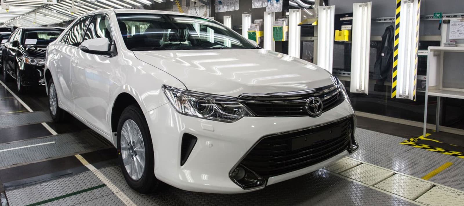 Фото новости: "Toyota прекратит производство автомобилей в России"