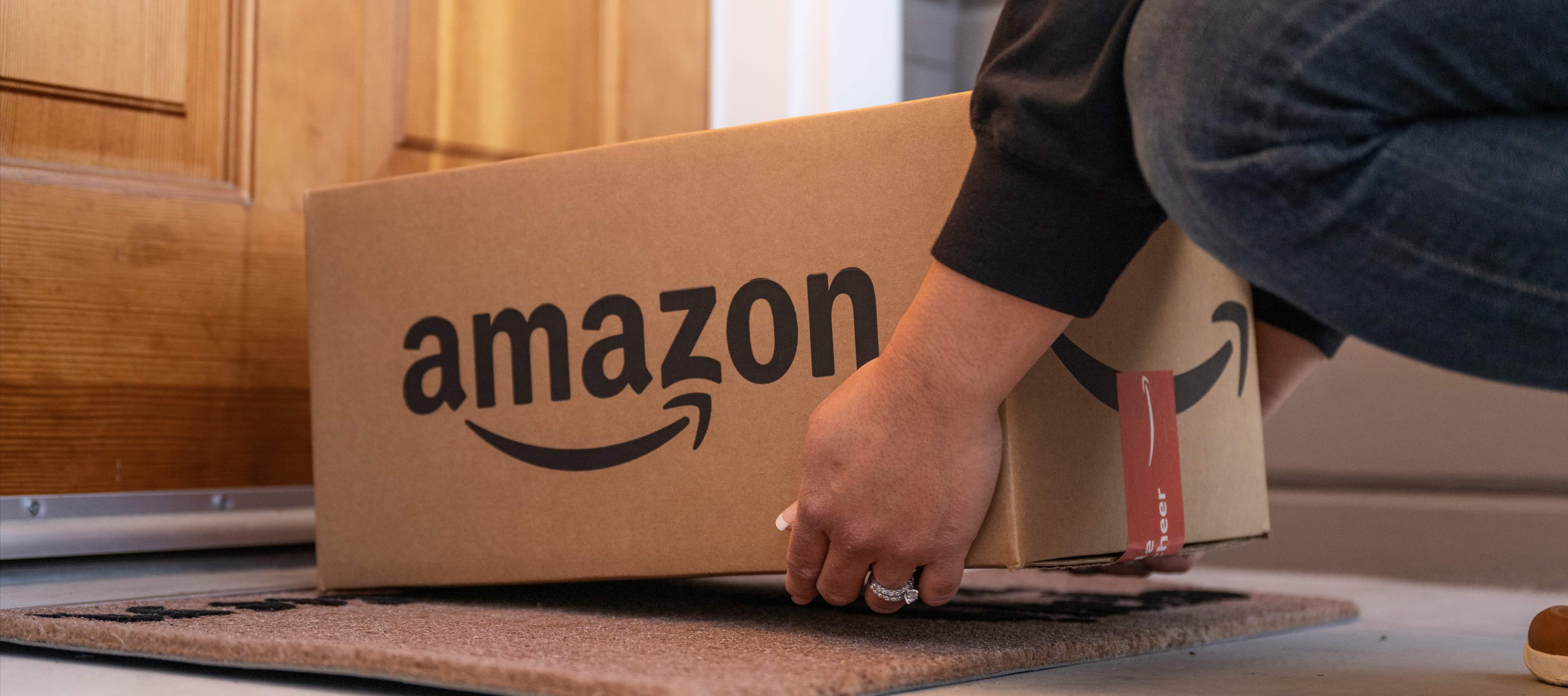 Фото новости: "Amazon может обойти крупнейшего ритейлера США Walmart в 2024 г."