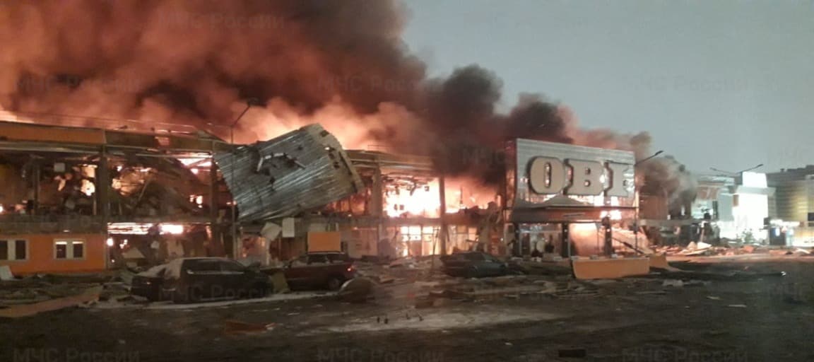 Фото новости: "В Москве начался пожар в торговом центре «Мега Химки»"
