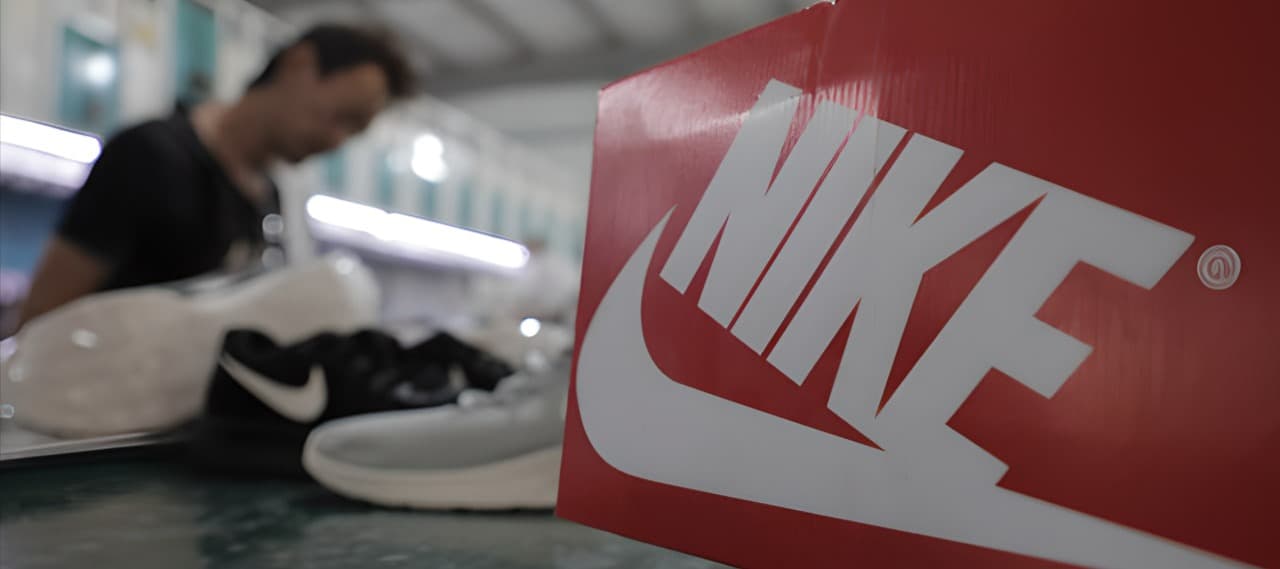 Фото новости: "В Узбекистане открыли производство кроссовок Nike"