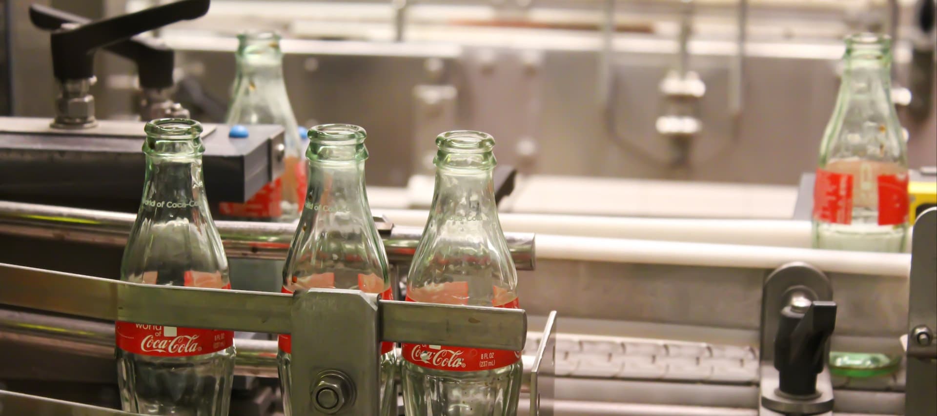 Фото новости: "В Балашихе закрыли цех по производству поддельной Coca-Cola"