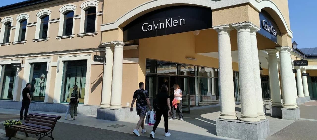 Фото новости: "Владелец брендов Calvin Klein и Tommy Hilfiger вышел из российского бизнеса"